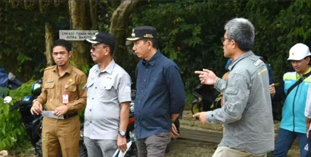 Bupati Barito Utara Tinjau Langsung Perbaikan Jembatan di Desa Pendreh Menuju Desa Lemo II