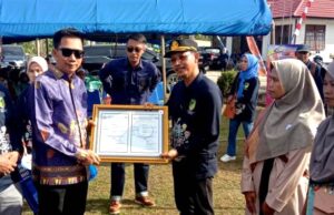 Kepala Dinas KPP Barito Utara Terima Sertifikat Cara Pembenihan Ikan