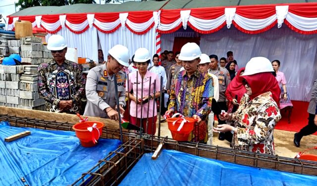 Bupati Barito Utara Letakkan Batu Pertama Pembangunan Gedung TK Yayasan Kemala Bhayangkari