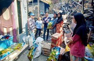 Komisaris Utama PT MB Serahkan Bantuan Untuk Korban Kebakaran