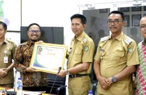 Pemkab Barito Utara Terima Penghargaan UHC dari BPJS Kesehatan