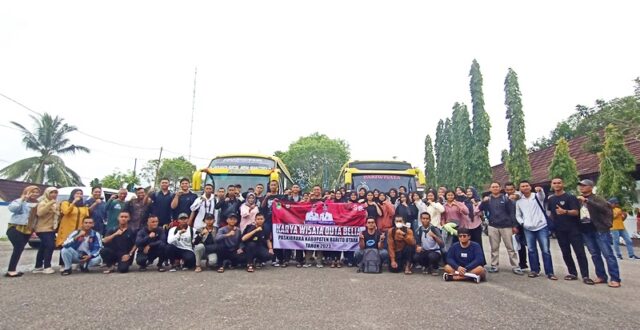 Anggota Paskibraka Ikuti Karya Wisata Duta Belia Paskibraka ke Kaltim