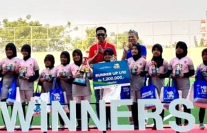 Nadalsyah Serahkan Hadiah Pemenang Turnamen Sepakbola Putri KU-10 dan KU-12