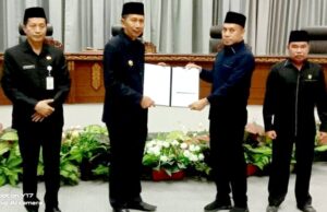 Bupati Sampaikan Jawaban Terhadap Pemandangan Umum Fraksi DPRD Barito Utara