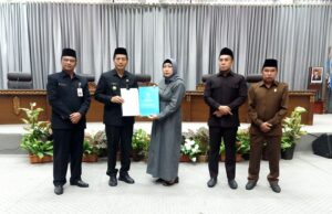 Pj Bupati Barito Utara Sampaikan Pidato Pengantar Terhadap Dua Raperda