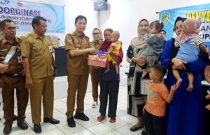 Pemkab Barito Utara Berikan Bantuan PMT Kepada Keluarga Berisiko Stunting