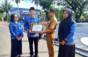 Desa Pendreh dan Kelurahan Melayu Terima Piagam Penghargaan dari KLHK