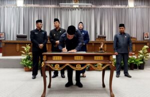 DPRD Barito Utara Gelar Rapat Paripurna IV Penyampaian Pendapat Akhir Fraksi terhadap APBD 2024