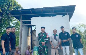 Babinsa Koramil 03 Teweh Tengah Bersama Komunitas Motor Supermoto Indonesia Barito Utara Beri Bantuan Warga Kurang Mampu