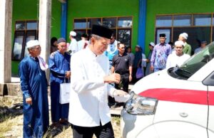 Politisi Partai Demokrat Serahkan Mobil Ambulance Untuk Masjid Haji Muhammad Sidik