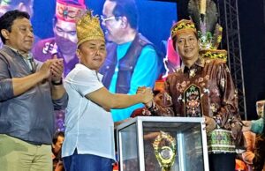 Raih Juara Umum FBIM 2024 Kontingen Barito Utara Terima Piala Bergilir dan Uang Pembinaan