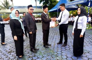 Pj Bupati Barito Utara Serahkan Secara Simbolis SK 714 PPPK Formasi Tahun 2023