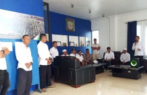 Ahmad Gunadi Kembalikan Berkas Pencalonan Bakal Calon Bupati kedua Parpol