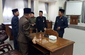 Pj Bupati Barito Utara Tanggapi Pandangan Umum Fraksi terhadap Raperda Pengelolaan Persampahan