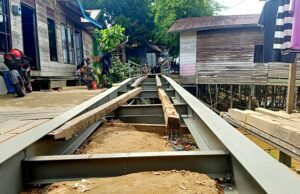 Dinas PUPR Barito Utara Lakukan Perbaikan Jembatan di RT 6 Jalan Keladan