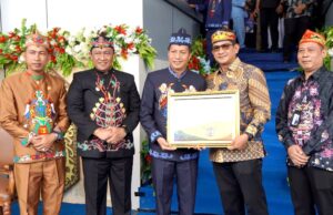 Piagam Penghargaan UHC, Kado Manis Hari Jadi ke 74 Kabupaten Barito Utara