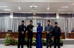Pj Bupati Barito Utara Sampaikan Rancangan APBD Perubahan TA 2024 Pada Rapat Paripurna I DPRD