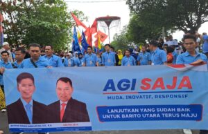 Ribuan Pendukung Antarkan Agi-Saja Daftar ke KPU Barito Utara