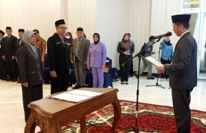 Pj Bupati Barito Utara Lantik dan Ambil Sumpah Janji Jabatan Pejabat Disdukcapil
