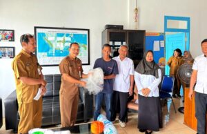 Dinas KPP Barito Utara Serahkan Sarpras Kepada Pokyan dan Pokmaswas