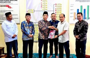 Drs Muhlis Serahkan Kepengurusan LPTQ Barito Utara kepada HM Ikhsan