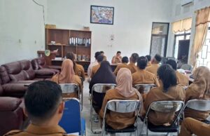 Camat Lahei Barat Pimpin Rapat Evaluasi Kinerja dan Rencana Kerja 2025, Fokus Tingkatkan Pelayanan