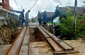 Dinas PUPR Barito Utara Lakukan Penanganan Darurat Gorong-Gorong yang Ambrol di Jalan Rajawali