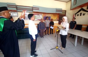 KPU Barito Utara Gelar Pelantikan Pergantian Anggota KPPS TPS 01 Kelurahan Melayu Muara Teweh