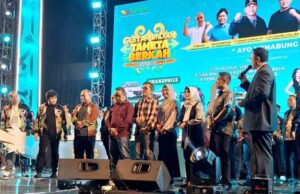 Syarbani Zapar Terima Hadiah Mobil Honda Brio di Gebyar Undian Taheta Berkah Bank Kalteng