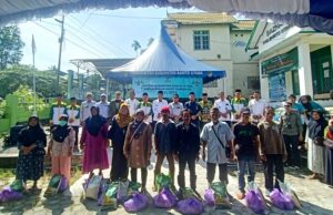 Pj Bupati Serahkan Paket Zakat kepada Mustahik, Ajak Warga Berbagi di Bulan Ramadan