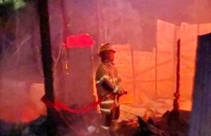 Dinas Damkarmat Barito Utara Padamkan Kebakaran Rumah di Desa Kandui