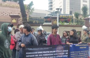 Massa Organisasi Kepemudaan lakukan Aksi Demo di Depan Gedung Mabes Polri Terkait Money Politik di Kalteng