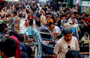 Banjir di Kota Muara Teweh Jadi Wisata Dadakan