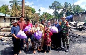 Pemdes Desa Lemo II Salurkan Bantuan untuk Korban Kebakaran di RT 02
