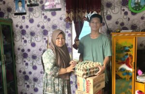Dewan Serahkan Bantuan untuk Korban Kebakaran di Desa Lemo II