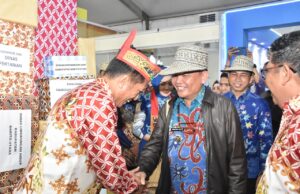 Pj Bupati Tinjau Stand Barito Utara di Kalteng Expo 2025