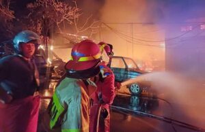 Minggu Dini Hari, Enam Rumah dan Tiga Kendaraan Hangus Terbakar di Pemukiman Padat Penduduk di Jalan Cempaka Putih