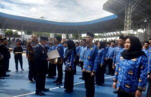 Pj Bupati Barito Utara Serahkan 1.103 SK CPNS Formasi 2024