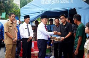 Pj Bupati dan Sekda Barito Utara Tinjau Lokasi Kebakaran di Cempaka Putih Serta Serahkan Bantuan untuk Korban