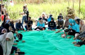 Masyarakat Sampaikan Keluhan Dampak Tambang PT EBA pada Acara Diskusi dengan Petani di Desa Trinsing