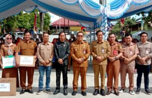 Disdik Barut Serahkan Peralatan Pendidikan untuk Dukung Mutu Pembelajaran