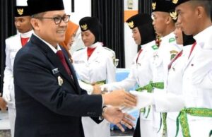 Pj Bupati Barito Utara Kukuhkan Paskibraka 2025