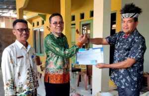 Disdukcapil Serahkan Dokumen Kependudukan kepada ASN Purna Tugas, Bentuk Layanan Aktif dan Proaktif
