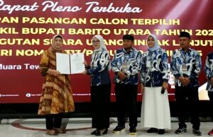 KPU Barito Utara Serahkan SK Penetapan Paslon Terpilih Hasil PSU kepada DPRD dan Partai Pengusung