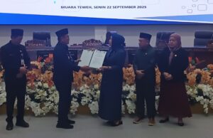 Fraksi DPRD Barut Sampaikan Pemandangan Umum Terhadap Raperda Perubahan APBD 2025