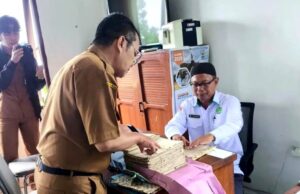 Dinas Kearsipan dan Perpustakaan Barito Utara Terima Al Quran Tulisan Tangan Karya Ulama Lokal