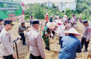 Kapolres Barito Utara Dukung Tanam Jagung Serentak: Komitmen Menuju Swasembada Pangan 2025