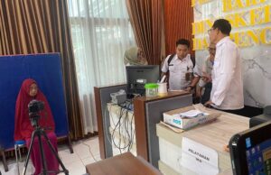 Disdukcapil Barito Utara Lakukan Pengecekan Biometrik terhadap Penduduk Terlantar Tanpa Identitas