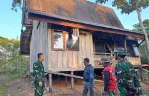 Puluhan Tahun Terbengkalai, Satgas TMMD ke 126 Kodim 1013 Muara Teweh Bersama Masyarakat Buka Jalan Menuju Gereja GKI Maranata Desa Jamut