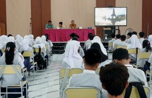 Balai Bahasa Kalteng Sosialisasikan UKBI Adaptive Vertica di SMPN 1 Muara Teweh